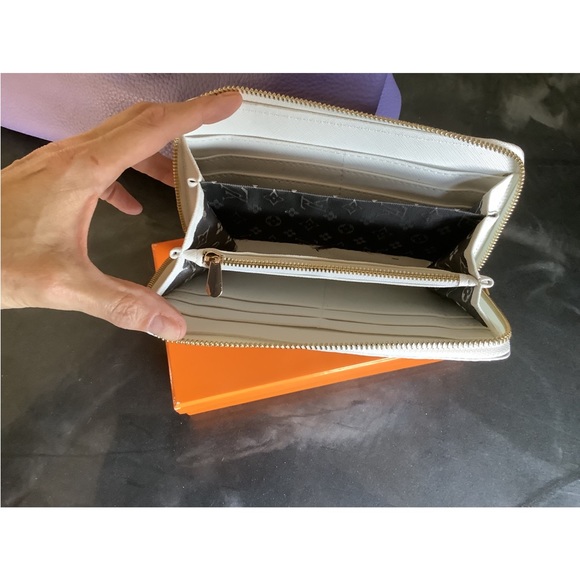 Pastel Logo Accordion Wallet - Picture 2 of 5